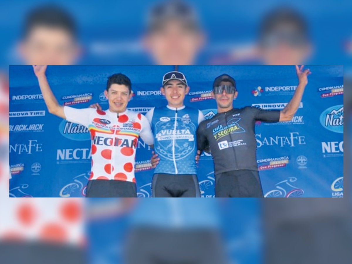 Marlón Garzón en el podio de la Vuelta Cundinamarca
