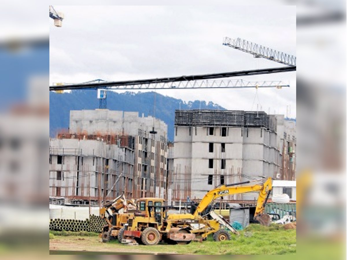 El gris de las moles de cemento cambia el color de nuestro paisaje.