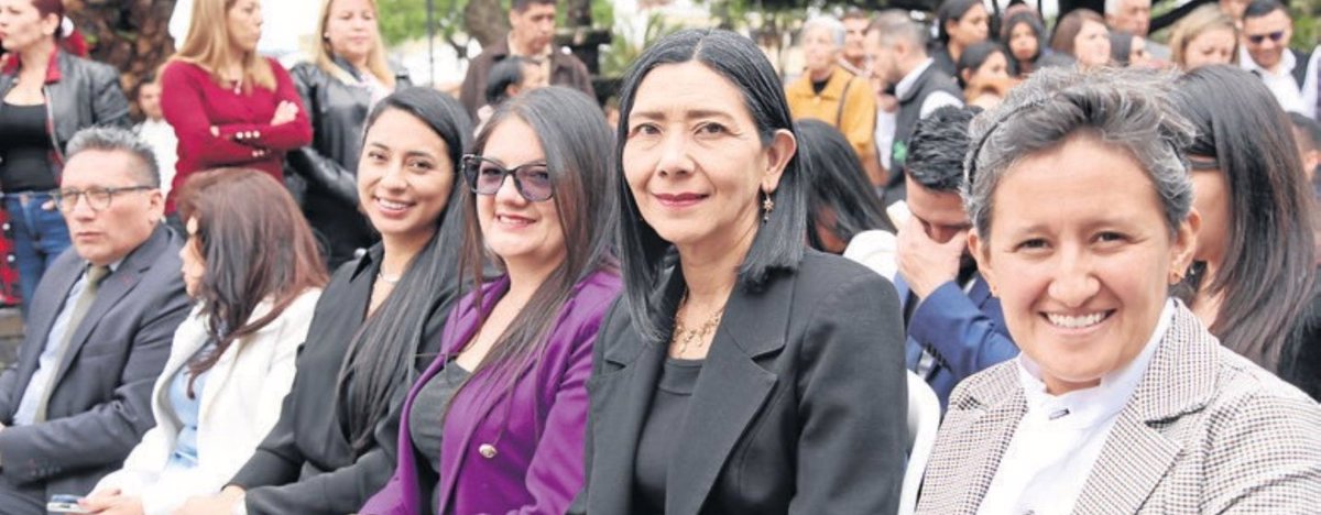 Inocencio Villamil, Gte. de la EMAAF; secretarias: Mariana Monsalve, del Despacho; Ivonne Salamanca, de Desarrollo Social; Yuri Ramos, de Mujer y Juventud; Luz González; General; Kelly Ríos, asesora jurídica de despacho.
