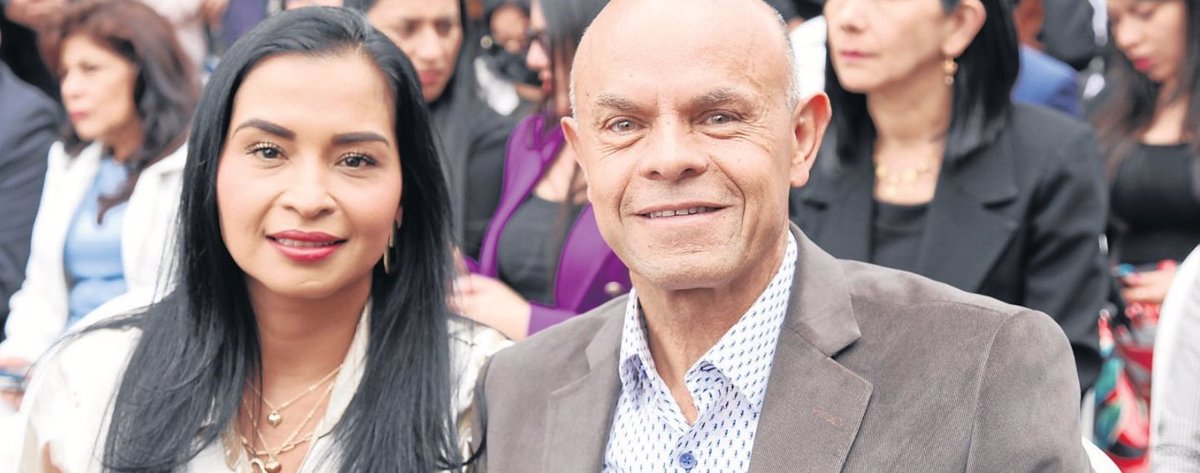 Dando buena fe de los actos, Elsy Patarroyo registradora Funza y Luis Germán Bolívar, notario de Funza.