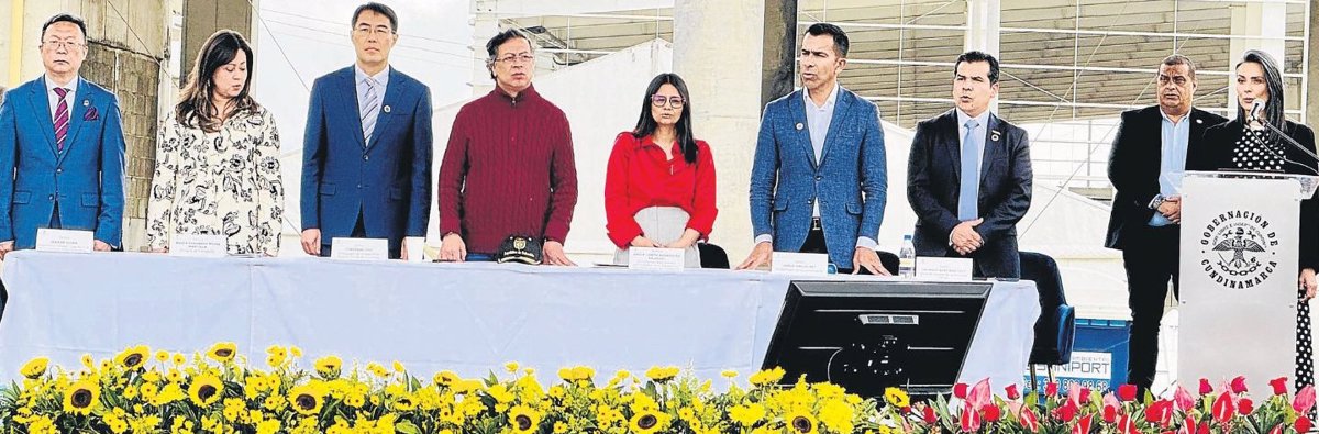 El 17 de junio del 2025, desde el patio taller del Regiotram en el sector El Corzo de Facatativá, se realizó un acto simbólico que marca el inicio de las obras visibles delproyecto Regiotram, con la presencia del presidente de la República, Gustavo Petro, el gobernador Jorge Rey, la ministra de Transporte, María Fernanda Rojas, el subgerente del Grupo de Ingeniería Civil de China, Guan Jiaxin y el embajador de China Zhu Jingyang.