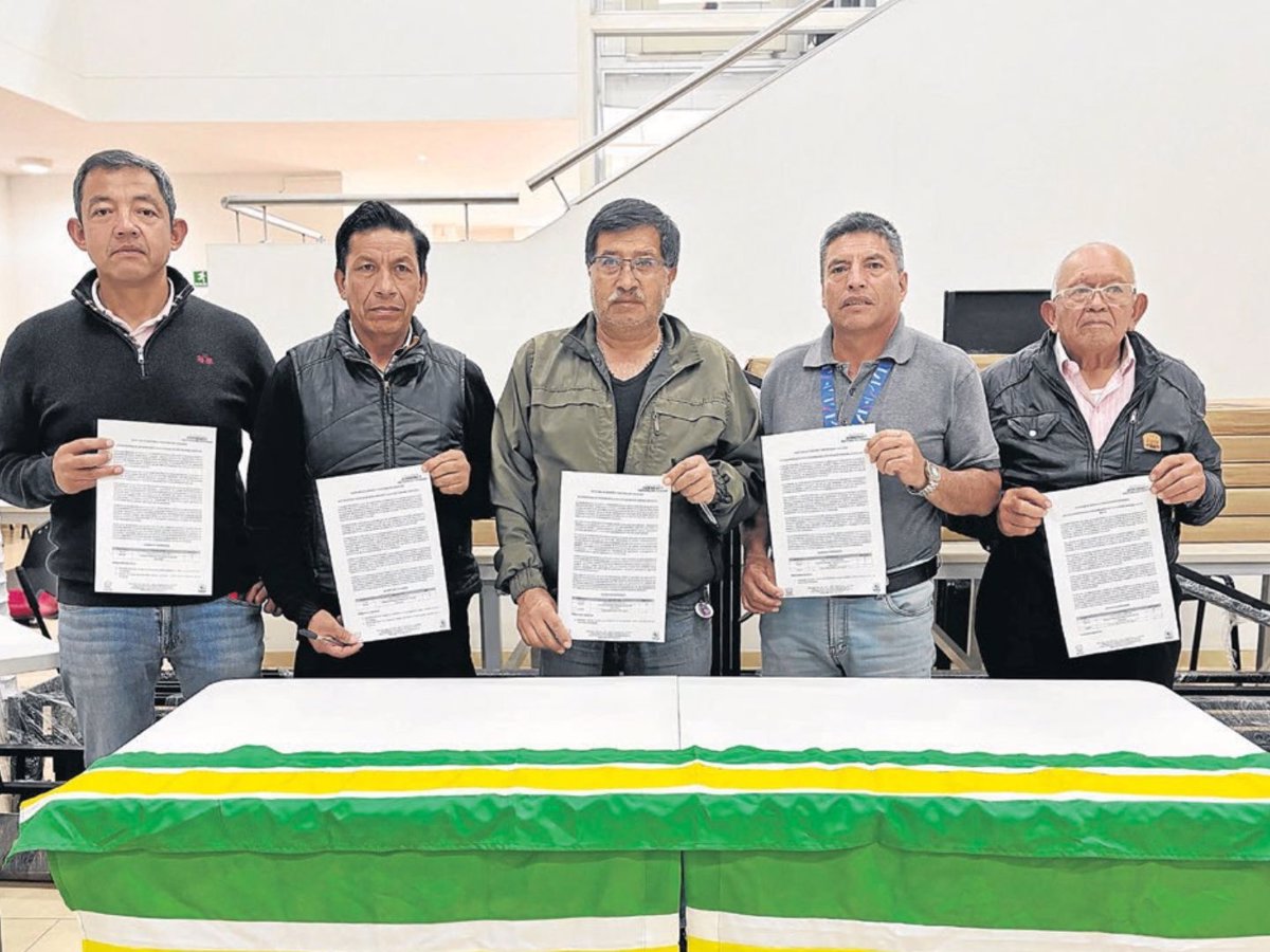 Líderes de las distintas JAC recibieron las dotaciones de la administración. Foto: Oficina de prensa Alcaldía Cajicá.