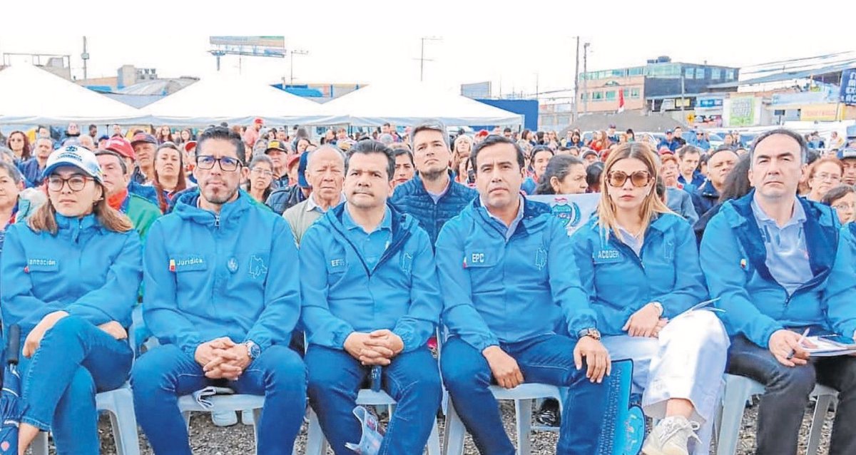 El Gabinete departamental presentes respaldando los compromisos de gobierno.