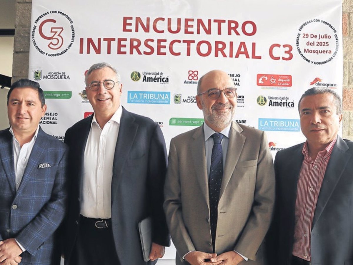 Alex Prieto, Carlos Cavelier, Camilo Sánchez, y Gratiniano Suárez.