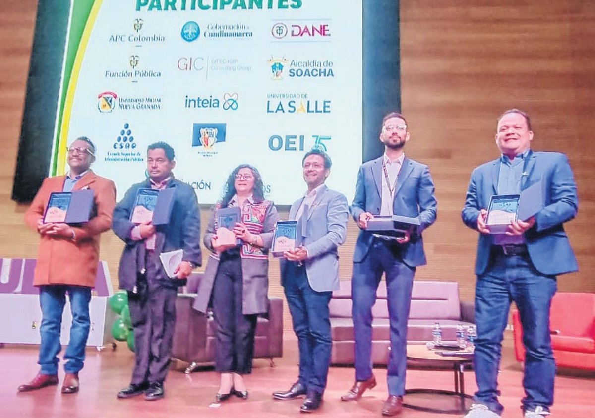 Efrén Danilo Ariza Ruiz, investigador en Ciencias Económicas; Paulo Alberto Molina Bolívar, DAFP; Nancy Cañón, Universidad de La Salle; Carlos Sicchar, especialista en innovación para gestiones públicas; Manuel Santiago Pérez Serrato, Alcaldía de Mosquera; Manuel Eduardo Sánchez Hernández, Secretaría de Movilidad de Soacha.