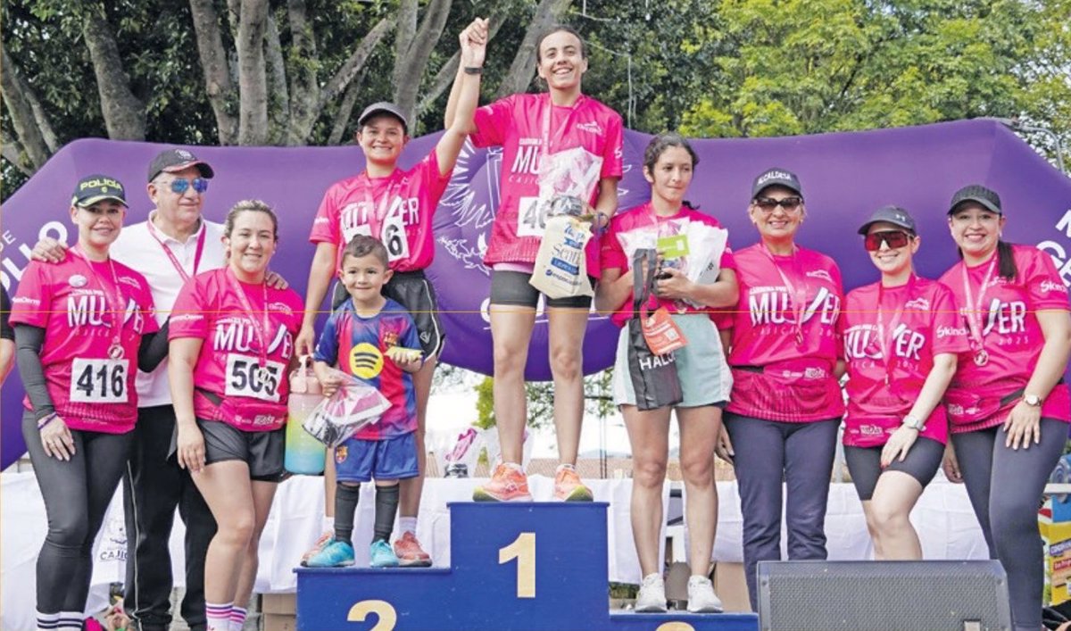 El podio de las mujeres que corrieron esta prueba por las principales calles del municipio para abogar por la igualdad de género y el respecto a sus derechos. Foto: Oficina de prensa Alcaldía Cajicá.