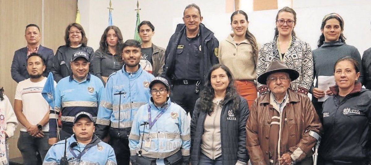 La comunidad se vinculó a las diferentes actividades pedagógicas desarrolladas durante una semana de concientización sobre movilidad segura. Foto: Ofi cina de prensa Alcaldía Cajicá.