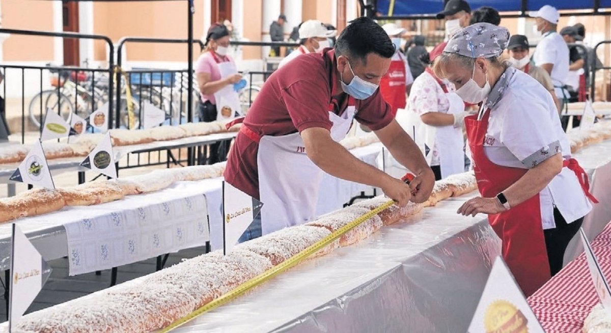 Los artesanos del pan en Cajicá unieron sus manos para elaborar con ingredientes naturales la pieza que se convierte en referente en la región. Foto: Oficina de prensa Alcaldía Cajicá.
