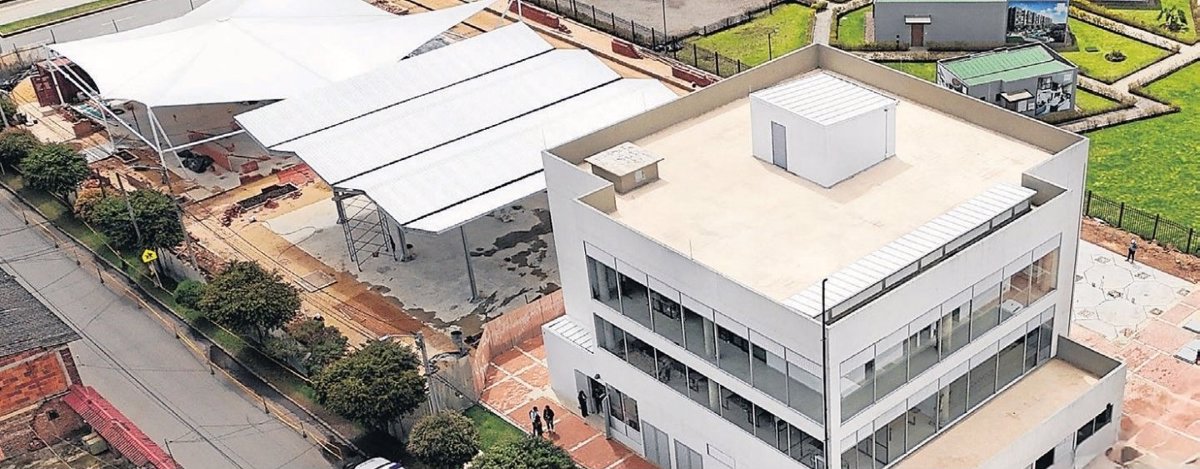 El moderno edificio, ubicado en el centro, ofrece espacios para la formación, acompañamiento y creación de proyectos productivos a partir de la innovación. Foto: Oficina de prensa Alcaldía Cajicá.