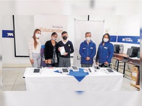 Entrega de recursos tecnológicos (tablets) a estudiantes de instituciones públicas de Sopó