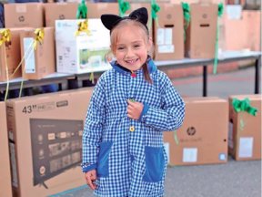 Reposición de equipos hurtados hace felices a 137 niños de Sibaté