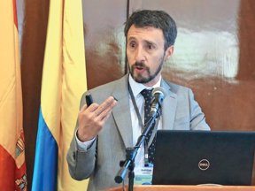 Luis Felipe Lota, director de la Región Metropolitana.