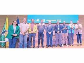 De izq a der: Nancy Consuelo Cañón, rectora Universidad de la Salle sede Mosquera; Juan Diego Palacio, director Centro de Investigación de Tibaitatá Agrosavia; Erik Jerena, líder Laboratorio de innovación Pública; Jaime Ernesto Suárez, creador de la Fundación panitas de Rolando; Alexander Suárez, rector de la Universidad de la Salle; Diego López, secretario de Competitividad Mosquera; Valentina Méndez, Analista de Innovación, encargada de Ecosistema Ramo y Emilio Jiménez, Rector de LCI Bogotá.