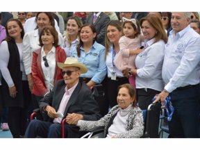 Los padres de la alcaldesa de Cajicá, Hernán y Lucía de 86 años de edad, acompañaron a su hija en los emotivos actos de inauguración de los centros de protección y cuidado de adultos mayores y personas con discapacidad. Foto: Edilberto Devia - EL OBSERVADOR.