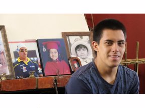 En el segundo piso de la casa donde vive con sus padres y abuelo, Jóse Miguel tiene una habitación llena de trofeos y medallas ganadas en su corta pero exitosa carrera deportiva. En medio de sonrisas dice que nunca los ha contado, pero que son más de 100. Fotos: Edilberto Devia – EL OBSERVADOR.