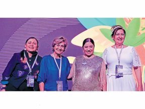 En la fotografía de izquierda a derecha María Angélica Gómez López, diputada; Betty Zorro, secretaria de la Mujer y Equidad de Género de Cundinamrca, Nadia Sánchez Gómez, fundadora de She Is; y la alcaldesa de Cajicá, Fabiola Jácome Rincón. Foto EL OBSERVADOR