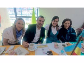 Sandra Sánchez, gestora social de Madrid; Carlos Chávez, alcalde; Alexandra Pulido, presidenta de ASODAMAS Colombia y Martha Alonso González, directora de ASODAMAS.