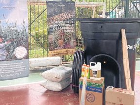 Kits agrícolas para productores afectados por El Niño. Kits agrícolas para productores afectados por El Niño.