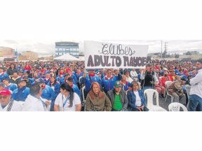 Los adultos mayores el ancla de todos los eventos. Los adultos mayores el ancla de todos los eventos.
